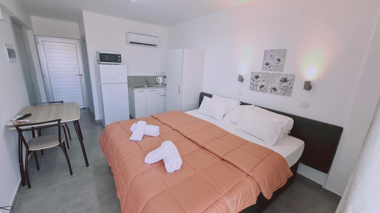 Stay Napa Living Studios Ayia Napa Ngoại thất bức ảnh